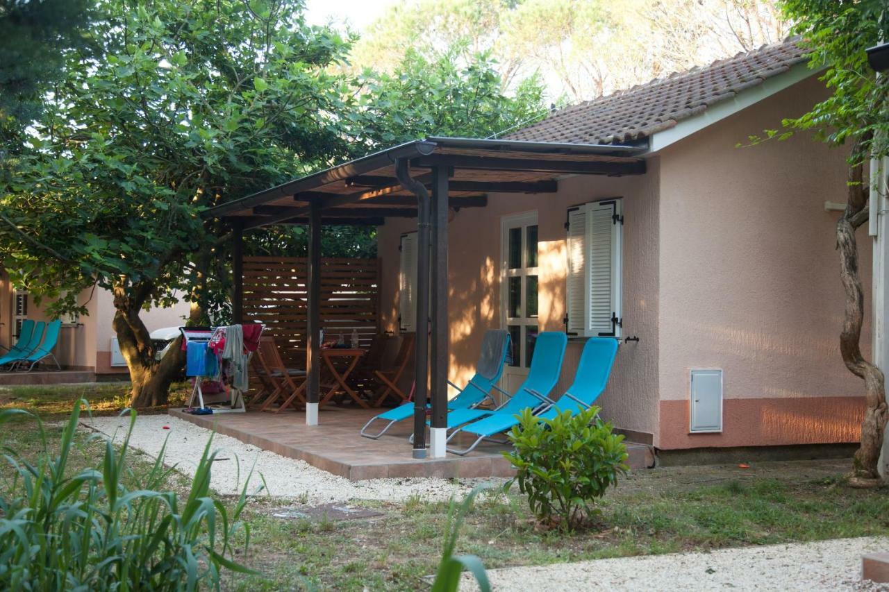 Bungalow Comfort 100 M From The Beach Премантура Экстерьер фото